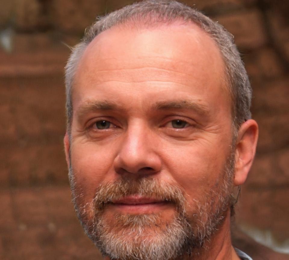 Portrait de Laurent Mercier, formateur en analyse financière